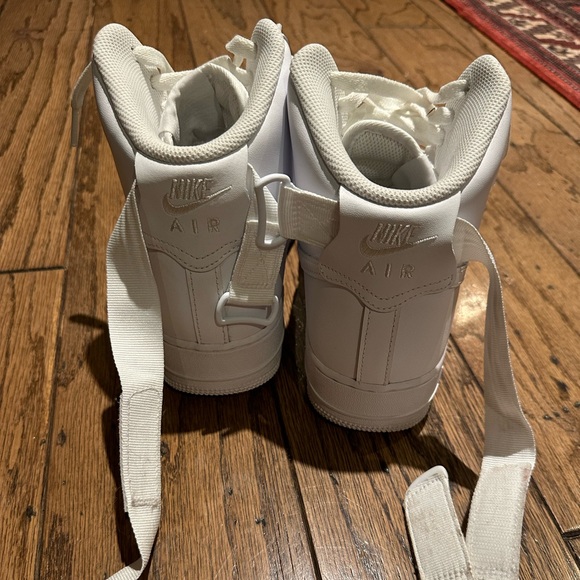 White High Top Nike Air Force Ones. Men’s size 9 - Picture 5 of 9